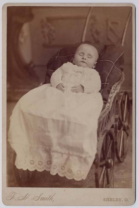Post_mortem_image_baby_cabinet_card_c.1885_courtesy_Fawn_Weir